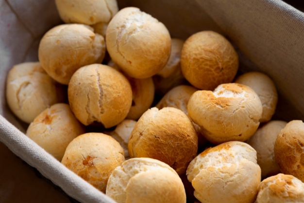 imagem de pão de queijo feito no microondas