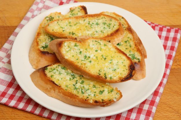 pao de alho no microondas quanto tempo